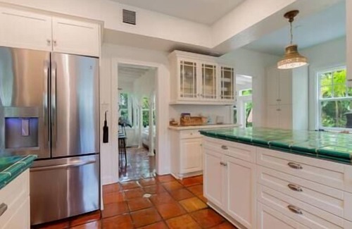 Flamingo Parks Casa | One-of-a-Kind Flamingo Park Escape (Pool+Parking)