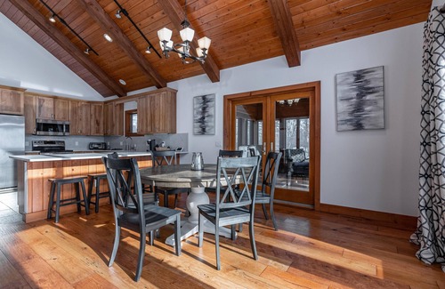 Big Bay Casa | ONE OF A KIND FAMILY BEACH FRONT HOME ON LAKE PETENWELL - PET FRIENDLY