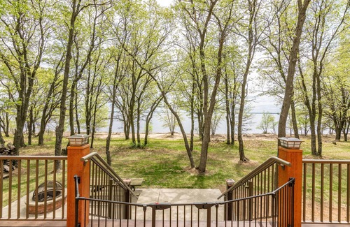 Big Bay Casa | ONE OF A KIND FAMILY BEACH FRONT HOME ON LAKE PETENWELL - PET FRIENDLY