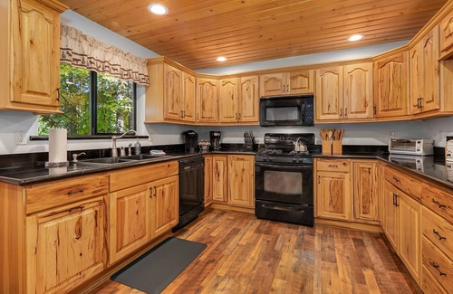 Easton Casa | One of a kind family retreat! Slps 30 | Gym | Game Room | On Silver Creek