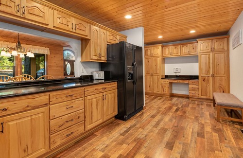 Easton Casa | One of a kind family retreat! Slps 30 | Gym | Game Room | On Silver Creek