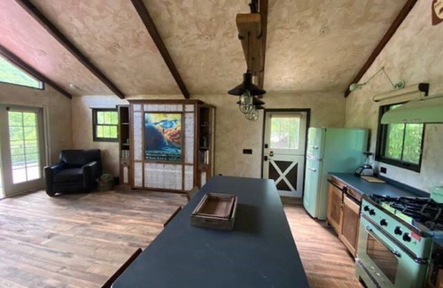 Waynesville Cabina | One-of-a-Kind Rustic Mountain Studio-Private Quiet