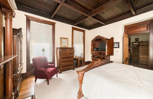 Daniels Hill Casa | One of These Nights - King Sized Bed - Sleeps 2