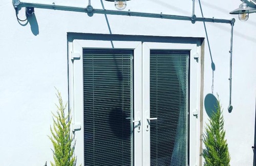 Uplands Apartamento | One One Five Apartment