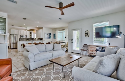 Crystal Shores Casa | One & Only Features + Crystal Beach Desired Spot + Private Yard + Steps to Beach