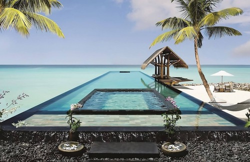 Reethi Rah Casa | One&Only Reethi Rah, Water Villa Two Queen Beds!