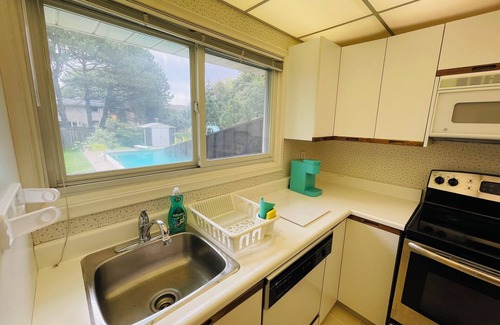 North York Casa | One Piece Toronto Home | Pool + Wi-Fi