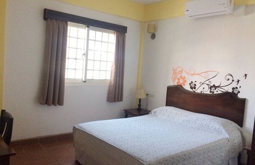 Ciudad de Belice Hotel | LA HABITACIÓN DE UNA REINA EN EASY INN BELIZE CITY