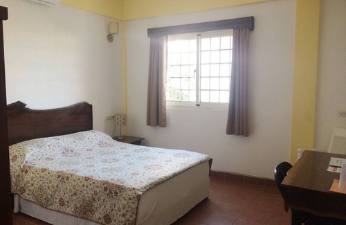 Ciudad de Belice Hotel | LA HABITACIÓN DE UNA REINA EN EASY INN BELIZE CITY