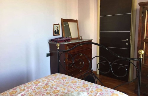 Elmas Cama Y Desayuno | Una habitación en villa a dos minutos del aeropuerto