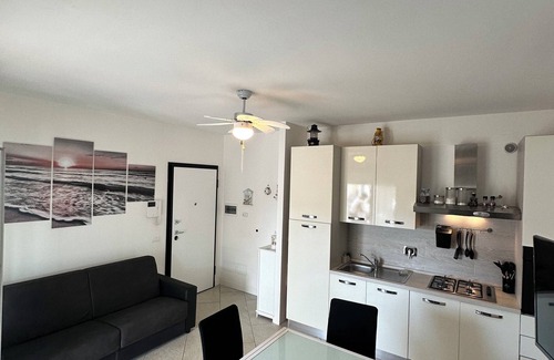 Borgo Santa Maria Apartamento | [ONE STEP FROM THE SEA] Elegant penthouse with private parking - 350 meters from the sea