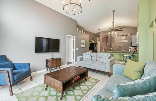 Lake Berkley Casa | 5BR Villa w/ Pool | Lake Berkley