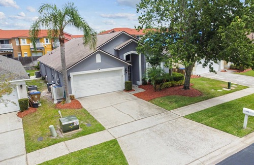 Lake Berkley Casa | 5BR Villa w/ Pool | Lake Berkley
