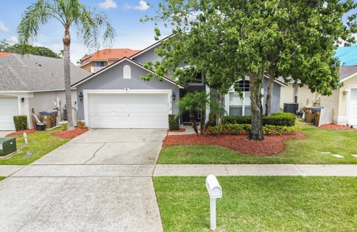 Lake Berkley Casa | 5BR Villa w/ Pool | Lake Berkley