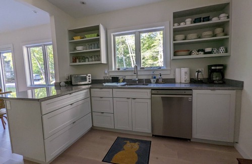 Northeast Harbor Casa | One Story House on Wooded Lot Near Walking Trails and Acadia National Park