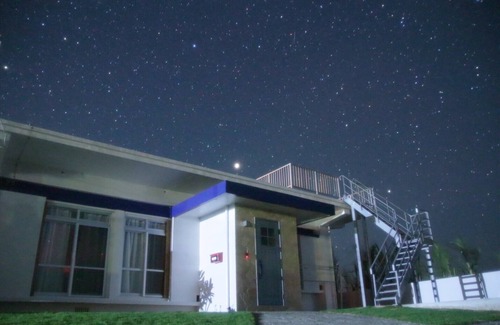 Bora Casa | One-story house with a view of the ocean on the remote island of Miyakojima with free rental car available before check-in and after check-out.