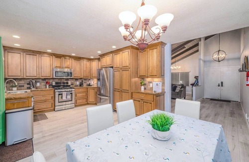 Laguna Hills Casa | One-Story w/ Backyard & FastWiFi (Avocado Perch)