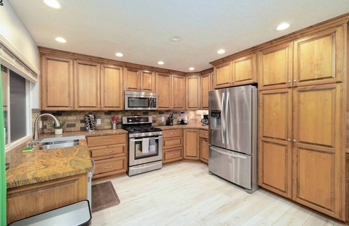 Laguna Hills Casa | One-Story w/ Backyard & FastWiFi (Avocado Perch)