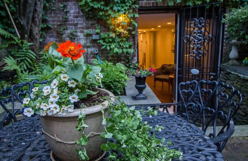 Columbus Apartamento | One Such Boston Gem w Pvt Garden