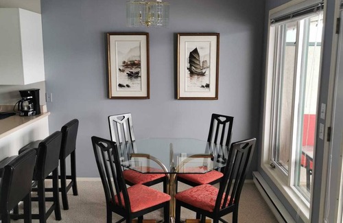 Blind Bay Condominio | Una suite escapada. Lakefront 2 Dormitorio en el Shuswap