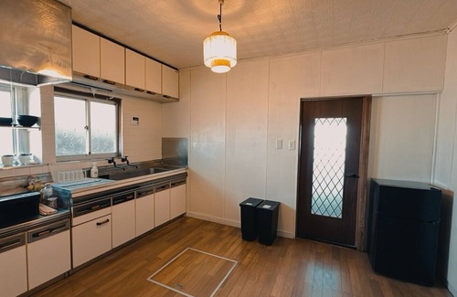 Choshi Casa | One-unit rental: A modern Japanese-style old minka house full of historical value. 4 minutes to the station and the sea. Pets are allowed! Popular fishing spot. Double bed & Japanese style bed, long term available.