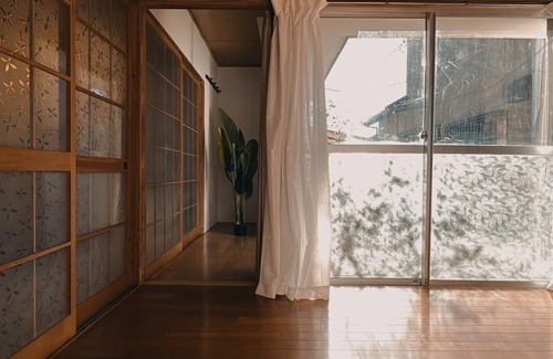 Choshi Casa | One-unit rental: A modern Japanese-style old minka house full of historical value. 4 minutes to the station and the sea. Pets are allowed! Popular fishing spot. Double bed & Japanese style bed, long term available.