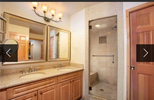 Park City Cabina | One week at Christmas! Beautiful For families! Right next to gondola!