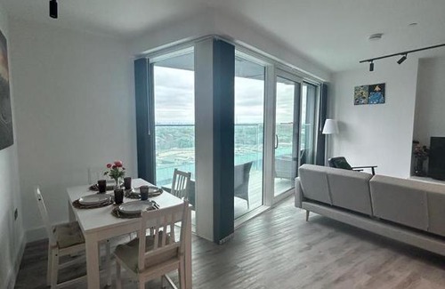 East Acton Apartamento | One west point , Icon tower