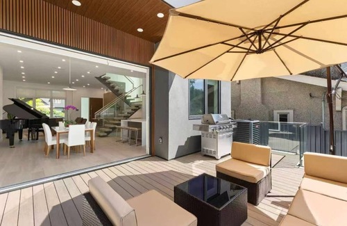 Dunbar Casa | One-year New Luxury House on Vancouver West Side