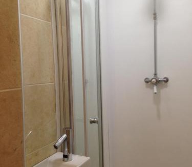 Kennington Hostal | Onefam Waterloo 18-36 years old