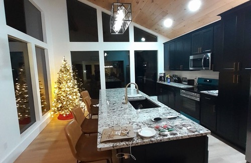 Cleveland Casa | Oneida Lake Jewels, Anna's Place: Stay and Play! 3 miles from Sylvan Beach!