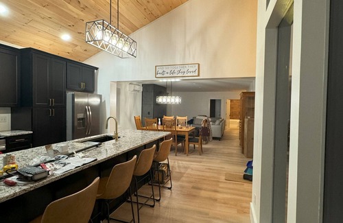 Cleveland Casa | Oneida Lake Jewels, Anna's Place: Stay and Play! 3 miles from Sylvan Beach!
