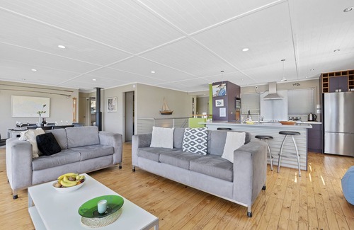 Okere Falls Cabaña | Onepoto Bay Lodge - Lake Rotoiti Holiday Home