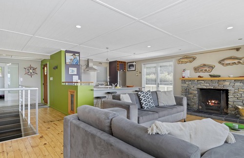 Okere Falls Cabaña | Onepoto Bay Lodge - Lake Rotoiti Holiday Home