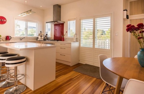 Oneroa Casa | Oneroa Village, 5 mins to Oneroa beach, Restaurants & Shops | Be My Guest