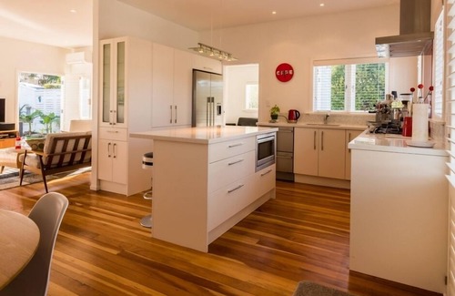 Oneroa Casa | Oneroa Village, 5 mins to Oneroa beach, Restaurants & Shops | Be My Guest