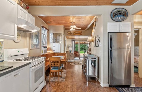Stone Harbor Casa | Only 3 Blocks to the Beach and 1 Block to the Bay with Gorgeous Sunsets!