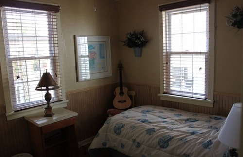 Stone Harbor Casa | Only 3 Blocks to the Beach and 1 Block to the Bay with Gorgeous Sunsets!