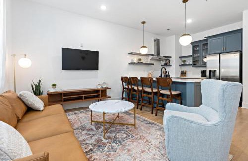 Portsmouth Casa | Only 3 miles from Broadway Sleeps 16 Two Condos Side by Side