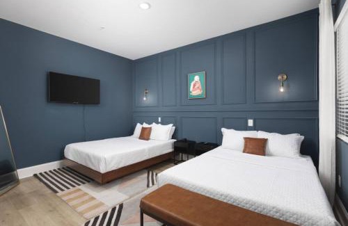 Portsmouth Casa | Only 3 miles from Broadway Sleeps 16 Two Condos Side by Side