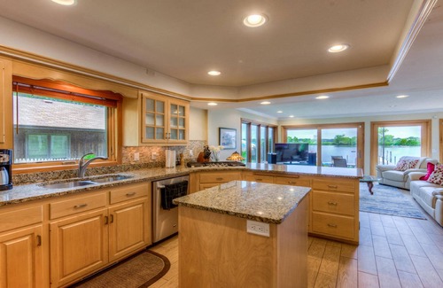 Minnetonka Casa | SOLO CASA EN ALQUILER EN WAYZATA BAY - COMPLETAMENTE REMODELADO - 4 BDR 3 baños (6 TV)