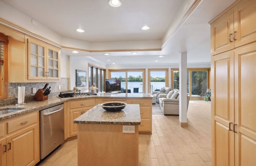 Minnetonka Casa | SOLO CASA EN ALQUILER EN WAYZATA BAY - COMPLETAMENTE REMODELADO - 4 BDR 3 baños (6 TV)