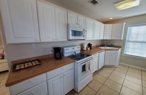 Sand Point Casa | Anchor House / Guest Qtrs 200 Yards from Beach in Sand Point w / Ocean & Pool Views