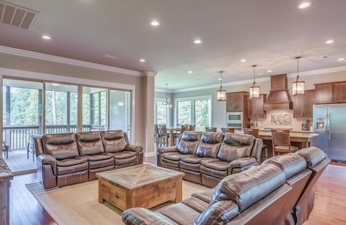 Opelika Casa | New Home @ RTJ Golf Trail - 4 suites, 8 camas Queen, 5 televisores, Putting Green ... ¡GUAU!