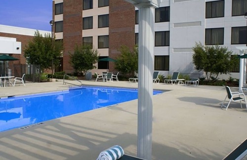 Rocky Mount Casa | Onsite Pool, FREE Parking! Minutes to Rocky Mount City Lake, Southern Comfort!