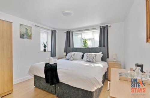 Hillside Apartamento | OnSiteStays - Tranquil 2 Bedroom Apartment with Large Kitchen, Private Garden near Wimbledon Station
