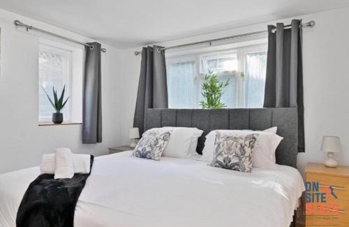 Hillside Apartamento | OnSiteStays - Tranquil 2 Bedroom Apartment with Large Kitchen, Private Garden near Wimbledon Station
