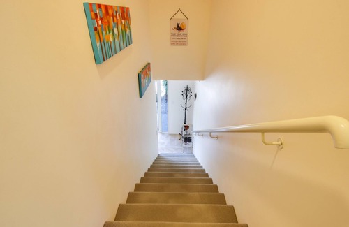 Bluff Hill Casa | ONSLOW VIEWS - NAPIER HOLIDAY HOME, family friendly in Napier