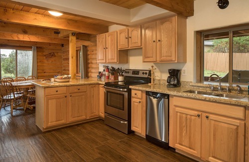 Williams Casa | Ontario Ave | Remodeled Log Cabin on 1 Acre | Gateway to Grand Canyon | Amazing Views