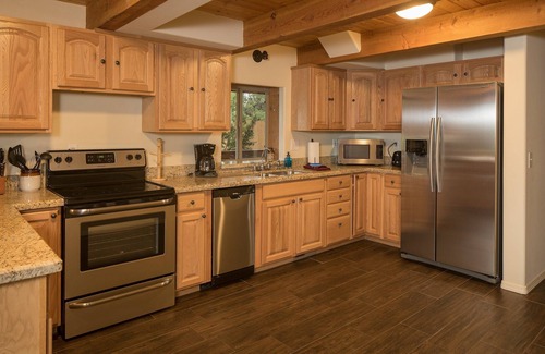 Williams Casa | Ontario Ave | Remodeled Log Cabin on 1 Acre | Gateway to Grand Canyon | Amazing Views